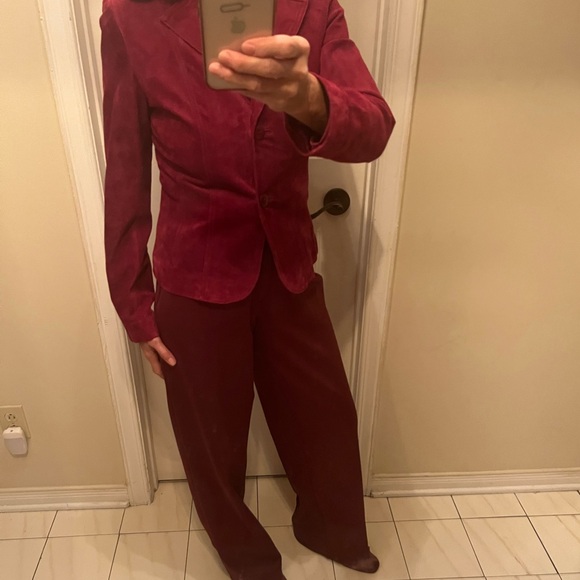 Danier suede blazer. No pockets - Picture 1 of 16